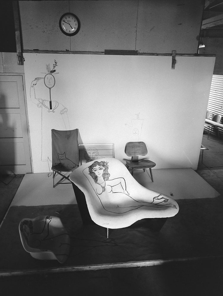 Steinberg’s drawings on Eames chairs and on backdrop, Eames Office, Venice, California, 1950.