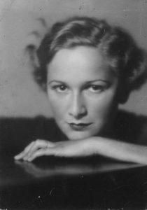 Hedda Sterne, 1930s.