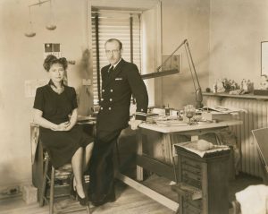 Steinberg and Sterne in their East 50th Street apartment, 1944-45. The Hedda Sterne Foundation.