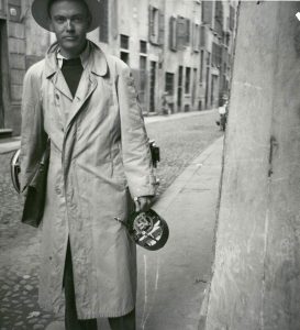 Steinberg’s photo of Aldo Buzzi in Mantua, where he is working on Alberto Lattuada’s film Il Mulino del Po. Collection of Marina Marchesi and Franco Salghetti-Drioli.