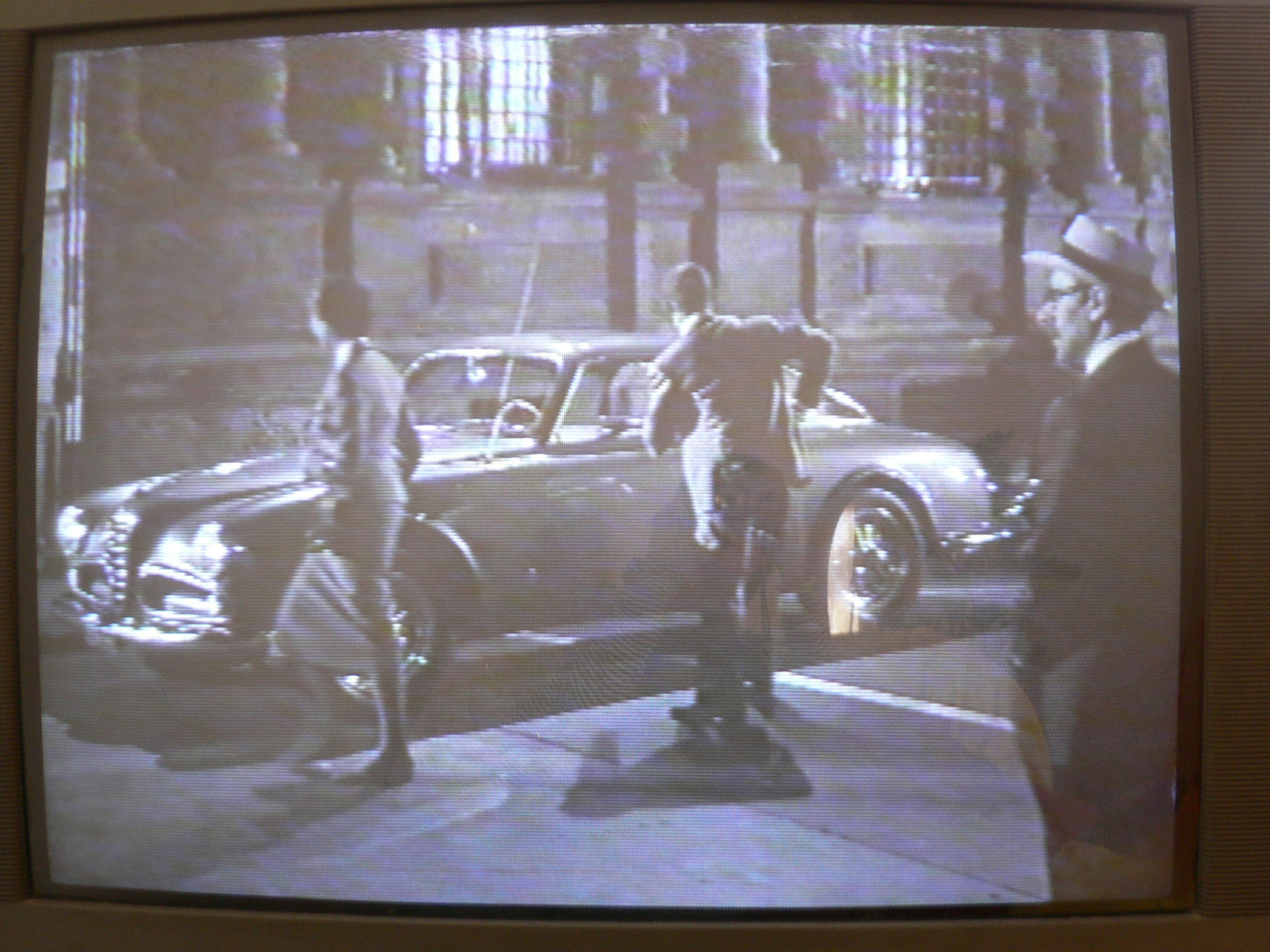 Frame from Alberto Lattuada’s film Scuola elementare (Elementary School), with Steinberg, at right, as an extra in the Galleria of Milan.