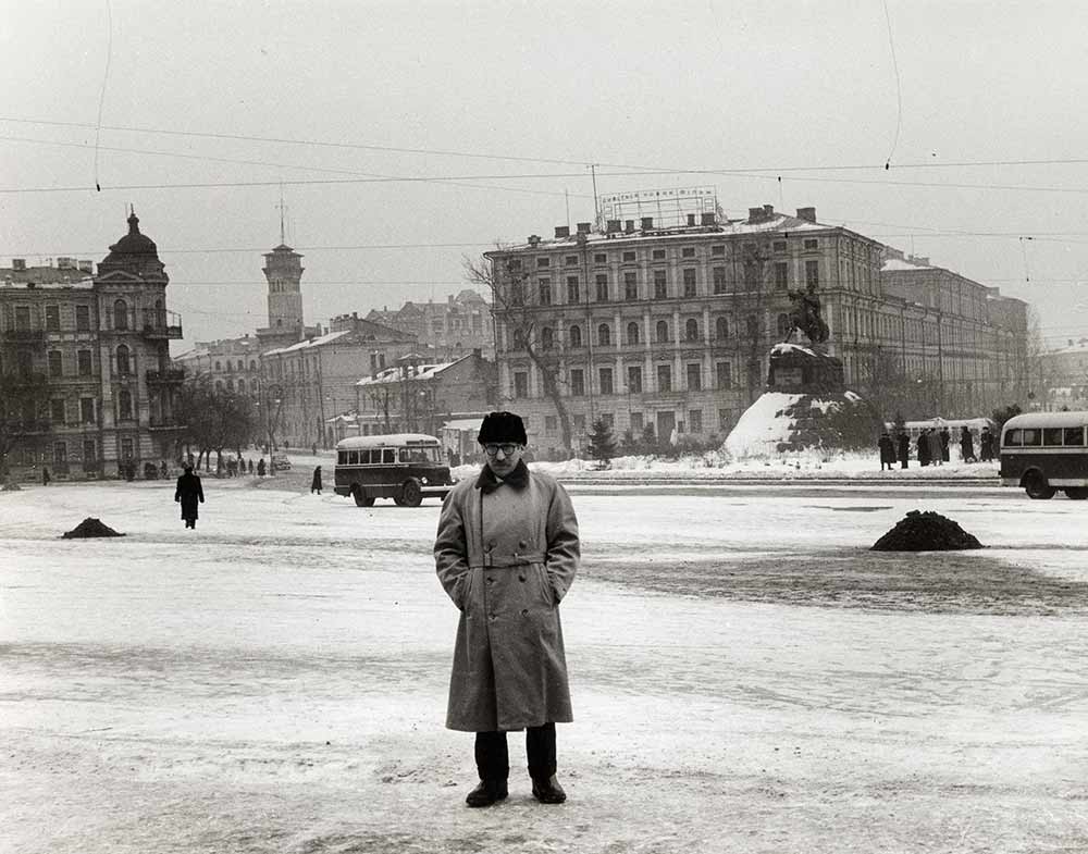 Steinberg in Russia, possibly Moscow, 1956. Saul Steinberg Papers, Beinecke Rare Book and Manuscript Library, Yale University.
