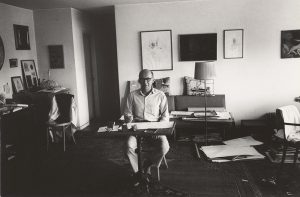 Steinberg in his apartment at 3 Washington Square Village, 1965. Photo by Inge Morath. © The Inge Morath Foundation.