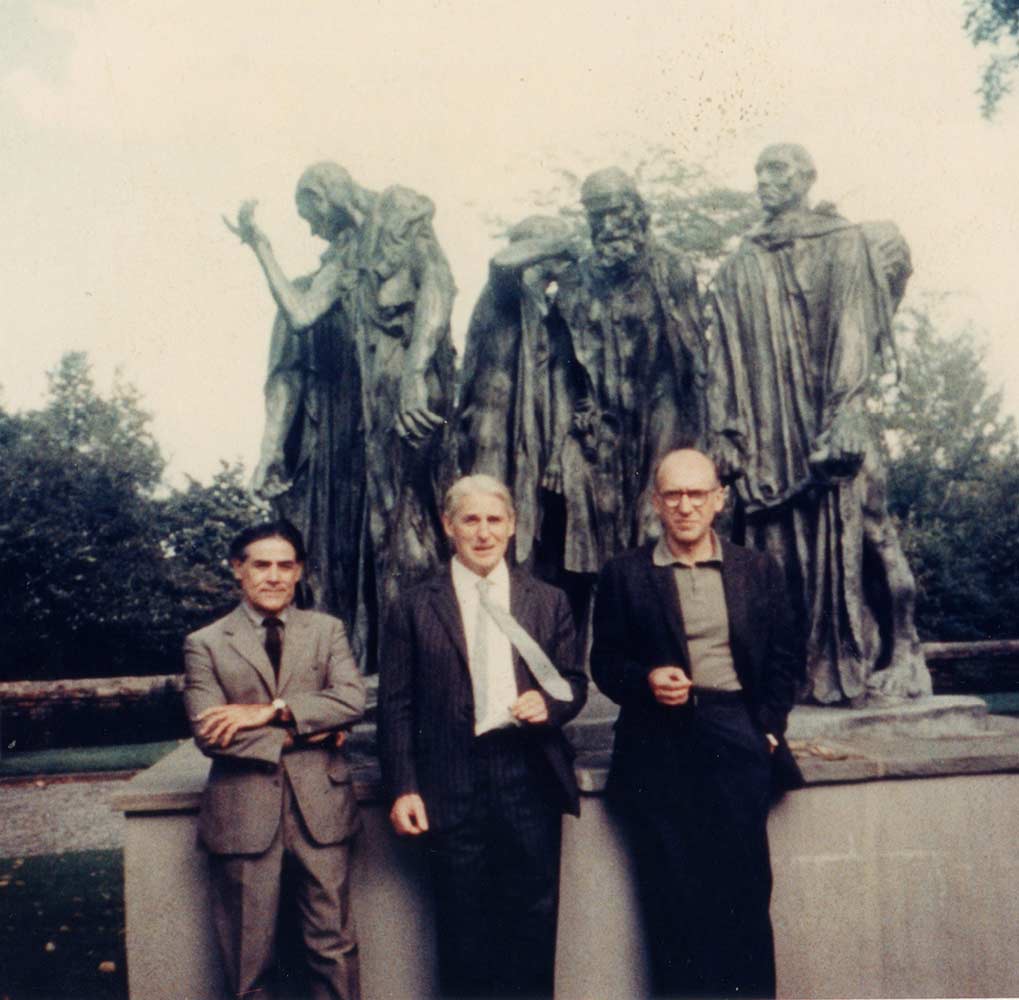 Tino Nivola, Willem de Kooning, and Steinberg in front of a cast of Rodin’s Burgers of Calais on the grounds of the estate of art collector Joseph Hirshhorn, Greenwich, Connecticut, 1968. Saul Steinberg Papers, Beinecke Rare Book and Manuscript Library, Yale University.
