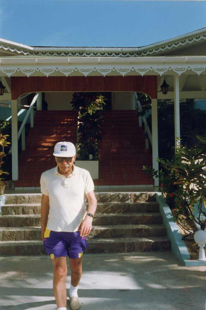 Steinberg in St. Bart’s, February 1994, in a photo sent to Aldo Buzzi. The Saul Steinberg Foundation.